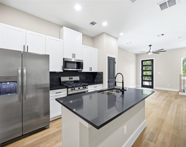 6101 Shotwell Street - Photo Thumbnail 6