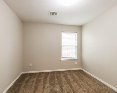 21519 Kings Bend Drive - Photo Thumbnail 11