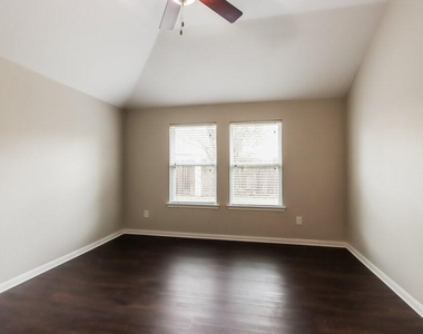 21519 Kings Bend Drive - Photo Thumbnail 5