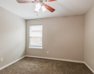 21519 Kings Bend Drive - Photo Thumbnail 8