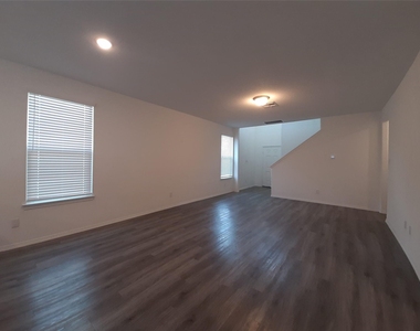 16568 Moss Lane - Photo Thumbnail 5