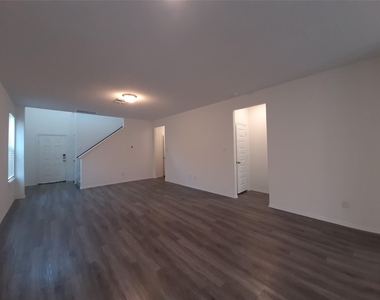 16568 Moss Lane - Photo Thumbnail 6