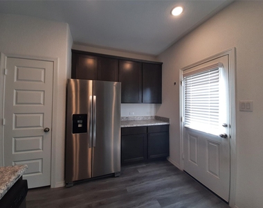 16568 Moss Lane - Photo Thumbnail 10