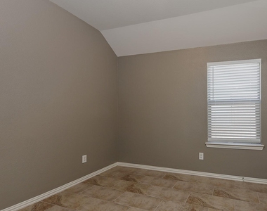 9606 Arched Oak Drive - Photo Thumbnail 16