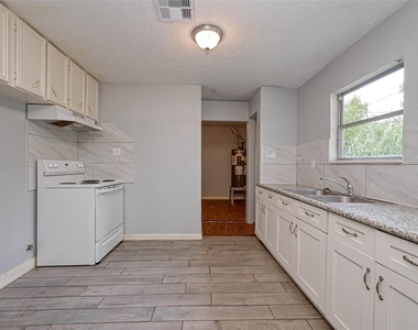 5431 Willow Glen Drive - Photo Thumbnail 5