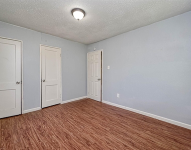 5431 Willow Glen Drive - Photo Thumbnail 14