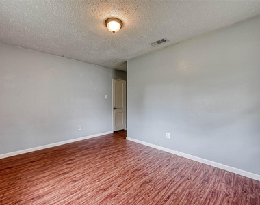 5431 Willow Glen Drive - Photo Thumbnail 9
