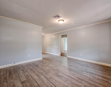 5431 Willow Glen Drive - Photo Thumbnail 8