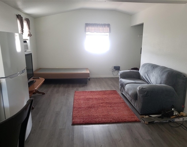 3818 Hamid Boulevard - Photo Thumbnail 4