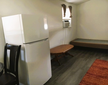 3818 Hamid Boulevard - Photo Thumbnail 2
