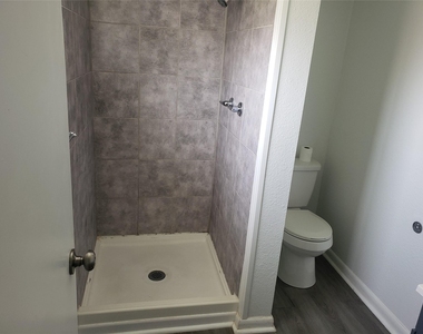 3818 Hamid Boulevard - Photo Thumbnail 11