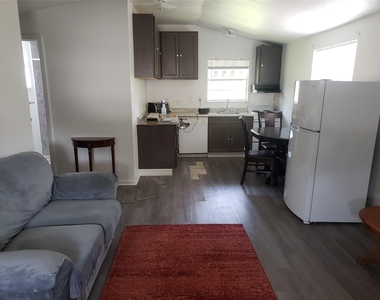 3818 Hamid Boulevard - Photo Thumbnail 3