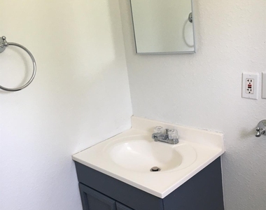 3818 Hamid Boulevard - Photo Thumbnail 10