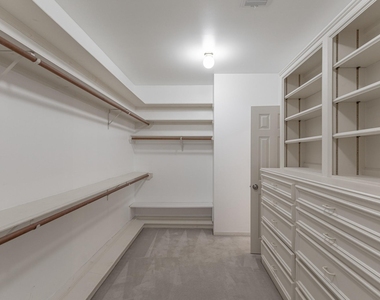 4418 Jane Street - Photo Thumbnail 18