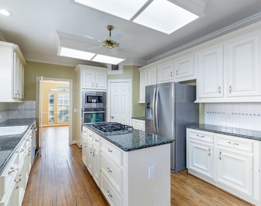 4418 Jane Street - Photo Thumbnail 2