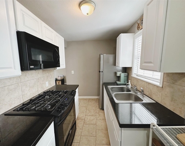 5605 Robertson Street - Photo Thumbnail 6