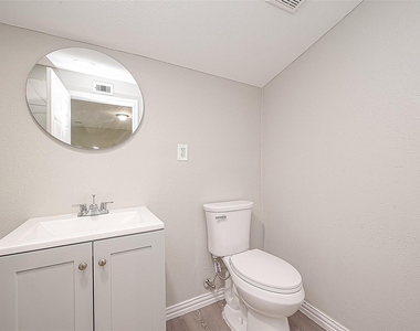 8304 Darien Street - Photo Thumbnail 10