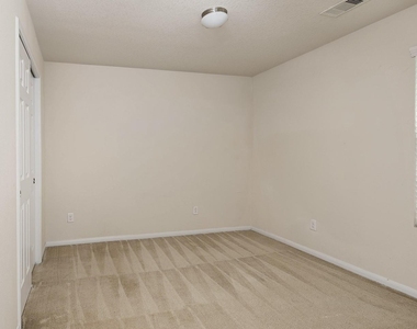 9960 Hyacinth Way - Photo Thumbnail 11