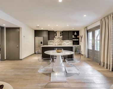 1410 Hyde Park Boulevard - Photo Thumbnail 6