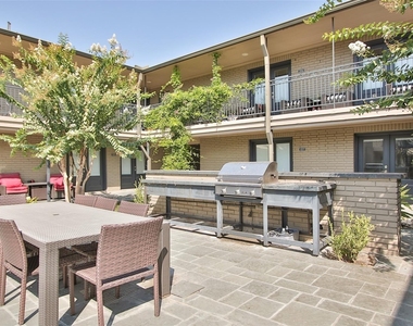 1410 Hyde Park Boulevard - Photo Thumbnail 38