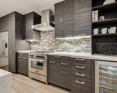 1410 Hyde Park Boulevard - Photo Thumbnail 10