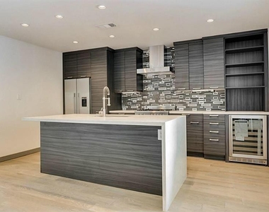 1410 Hyde Park Boulevard - Photo Thumbnail 32