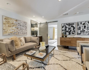 1410 Hyde Park Boulevard - Photo Thumbnail 4