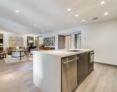 1410 Hyde Park Boulevard - Photo Thumbnail 11