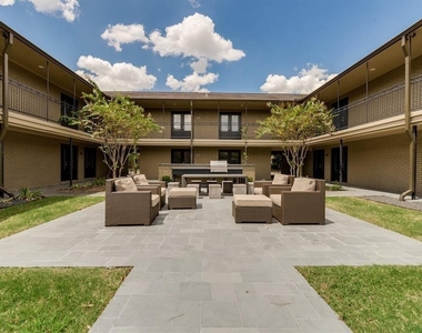 1410 Hyde Park Boulevard - Photo Thumbnail 40