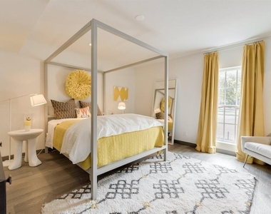 1410 Hyde Park Boulevard - Photo Thumbnail 13
