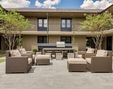 1410 Hyde Park Boulevard - Photo Thumbnail 43