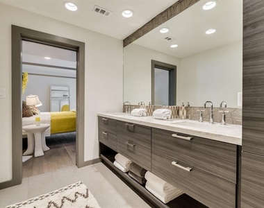 1410 Hyde Park Boulevard - Photo Thumbnail 16