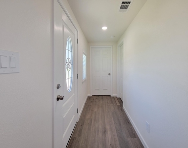 413 S Market Street - Photo Thumbnail 1