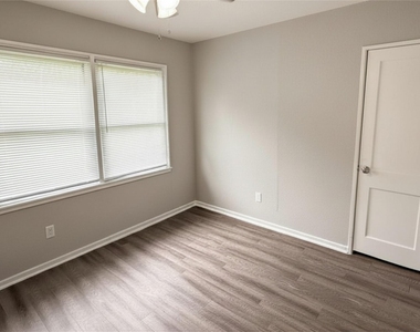 5222 Northridge Drive - Photo Thumbnail 9