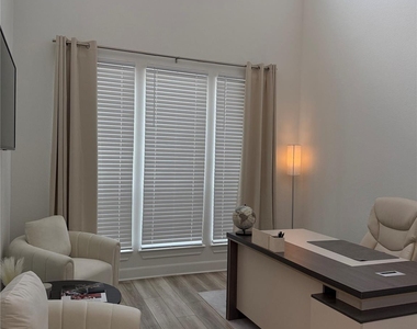 5012 Great Oaks Drive - Photo Thumbnail 4
