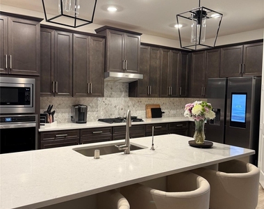 5012 Great Oaks Drive - Photo Thumbnail 6
