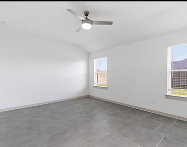 30034 Reagans Ranch Drive - Photo Thumbnail 16