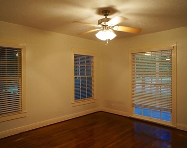2404 Nottingham Street - Photo Thumbnail 8