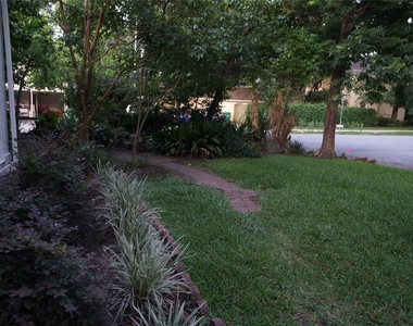 2404 Nottingham Street - Photo Thumbnail 3