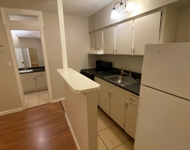 502 West Alabama Street - Photo Thumbnail 3
