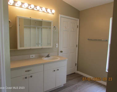 700 Benton Drive - Photo Thumbnail 15