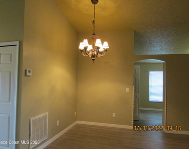 700 Benton Drive - Photo Thumbnail 5