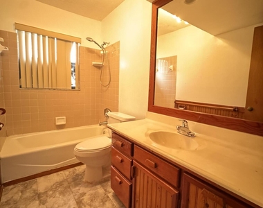 2506 Stratford Drive - Photo Thumbnail 14