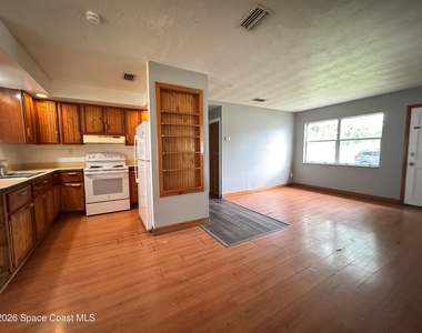 2506 Stratford Drive - Photo Thumbnail 5