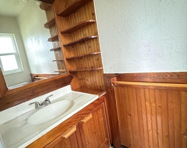 2506 Stratford Drive - Photo Thumbnail 9