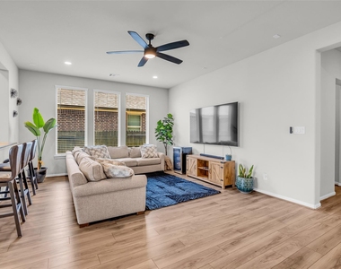 17330 Hartford Field Lane - Photo Thumbnail 4