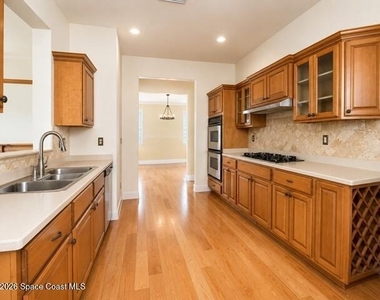 760 Wintergreen Lane - Photo Thumbnail 12
