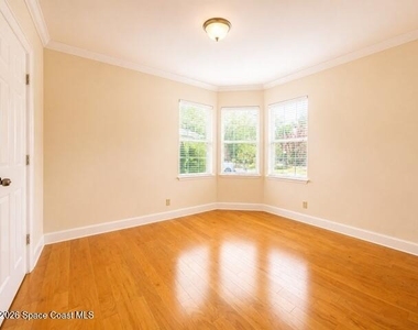 760 Wintergreen Lane - Photo Thumbnail 14