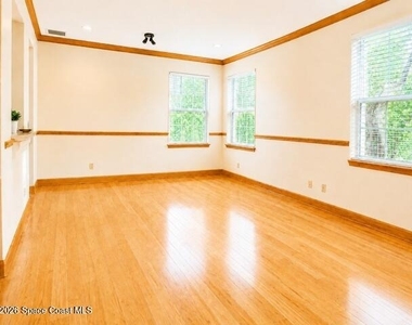 760 Wintergreen Lane - Photo Thumbnail 8