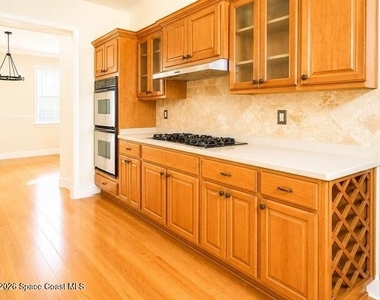 760 Wintergreen Lane - Photo Thumbnail 11